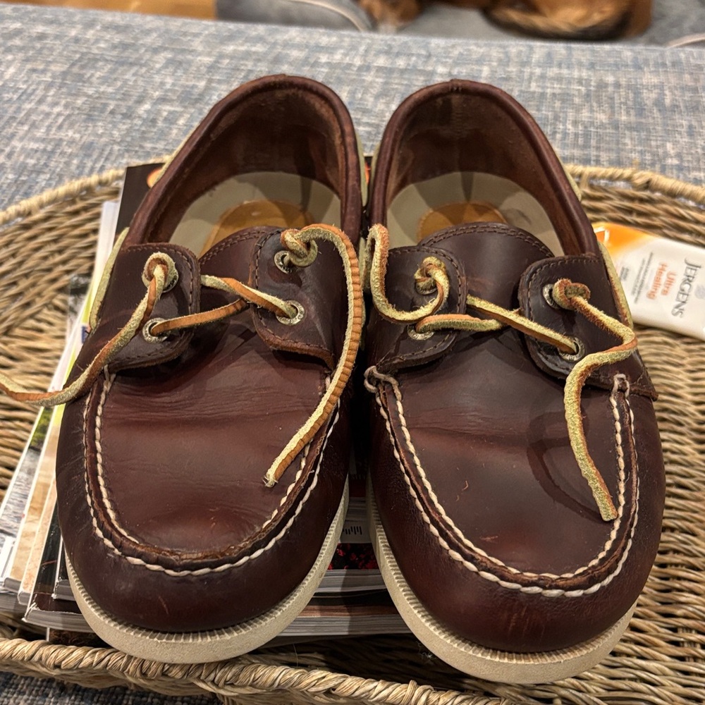 GH Bass "Hampton Core 2" Brown Leather Boat Shoes. 9W. Minimal wear.